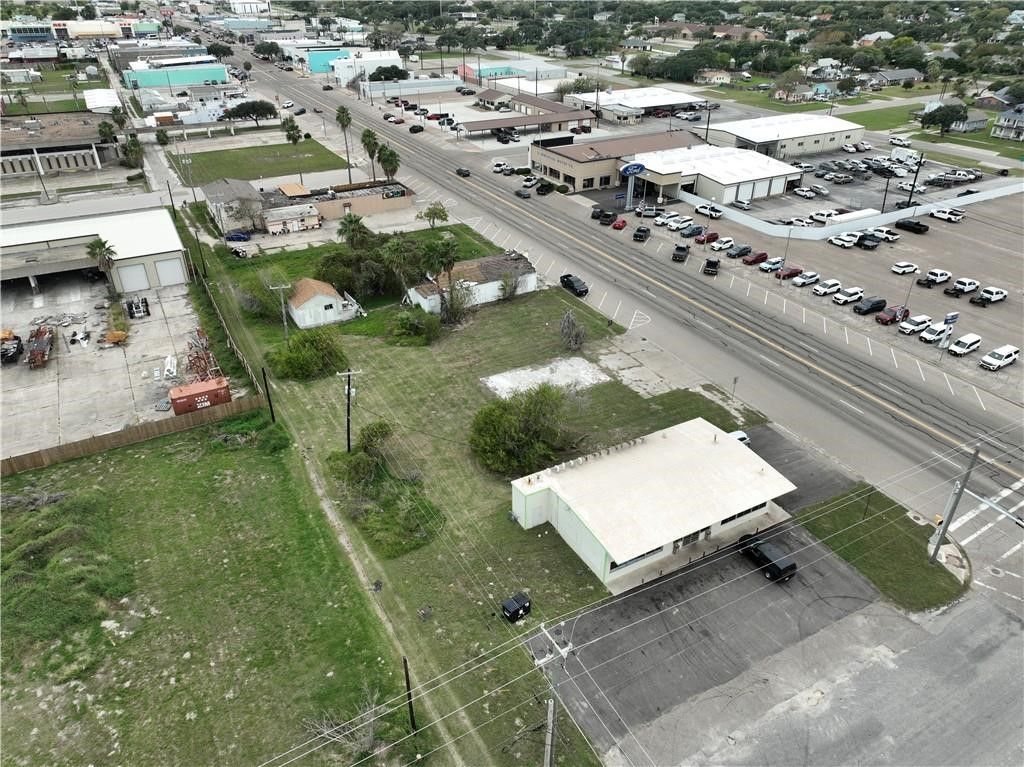 117 S Commercial St, Aransas Pass, TX 78336 — photo 2