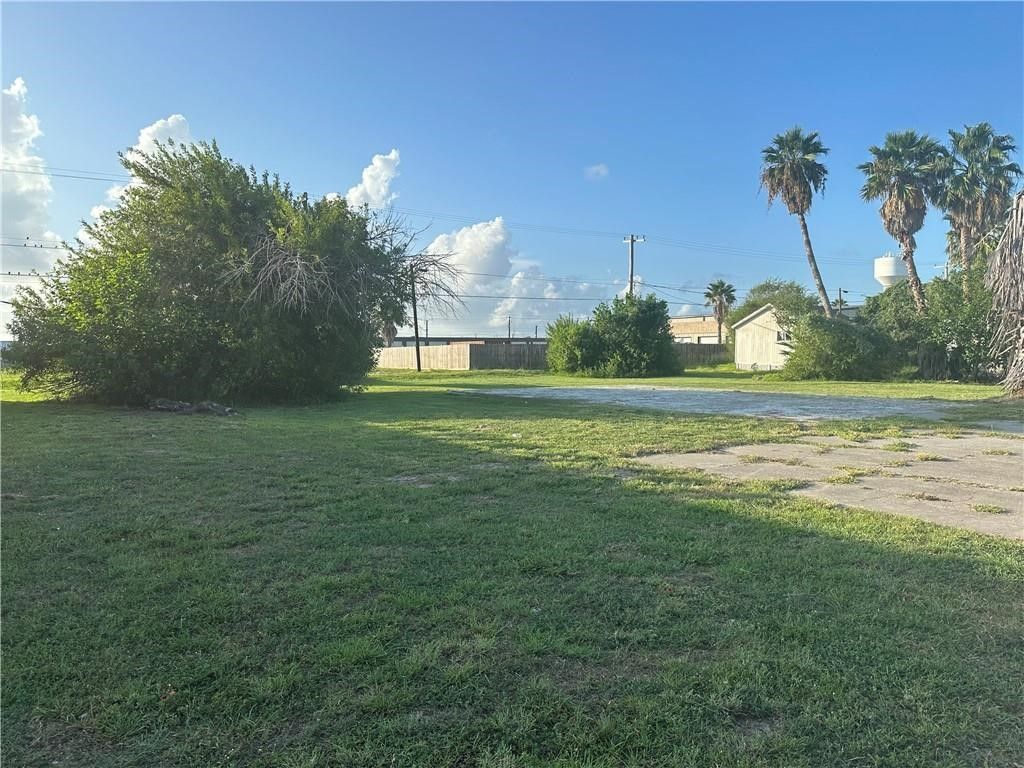117 S Commercial St, Aransas Pass, TX 78336 — photo 4