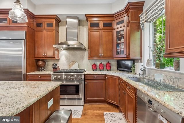 852 INDEPENDENCE CT, Philadelphia, PA 19147