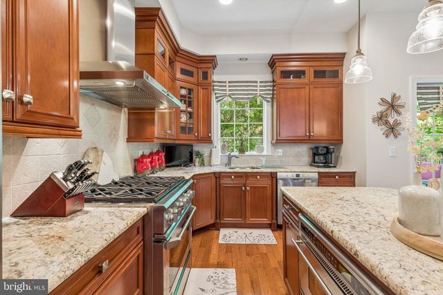 852 INDEPENDENCE CT, Philadelphia, PA 19147