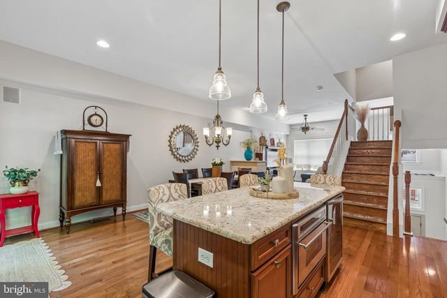 852 INDEPENDENCE CT, Philadelphia, PA 19147