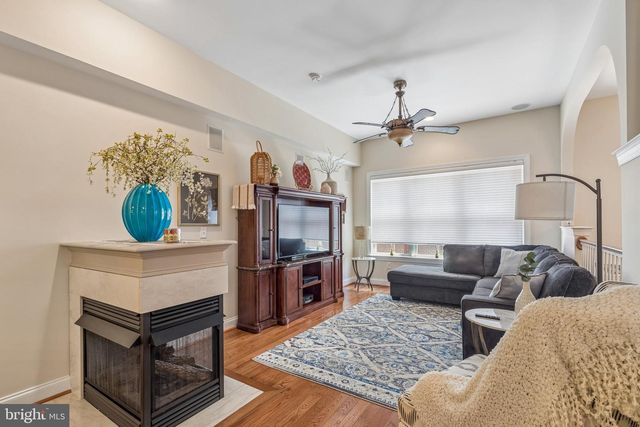 852 INDEPENDENCE CT, Philadelphia, PA 19147