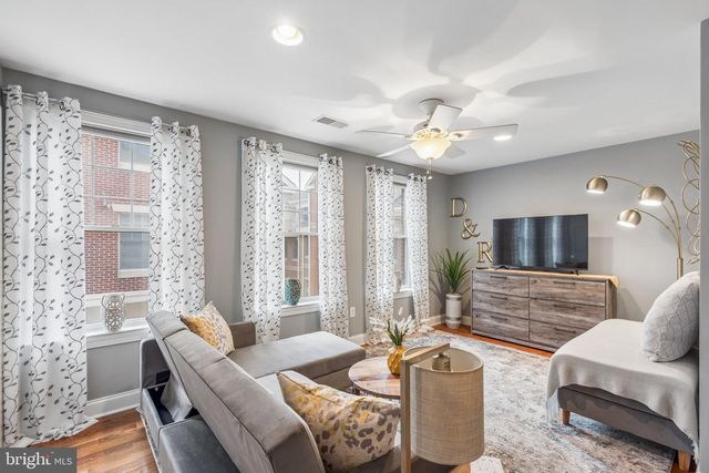 852 INDEPENDENCE CT, Philadelphia, PA 19147