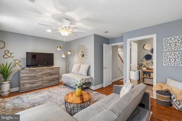 852 INDEPENDENCE CT, Philadelphia, PA 19147