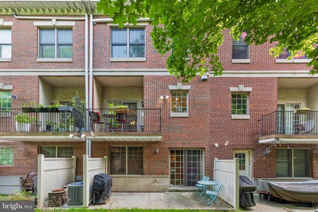 852 INDEPENDENCE CT, Philadelphia, PA 19147