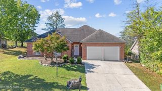 1053 Saint Johns Dr, Maryville, TN 37801