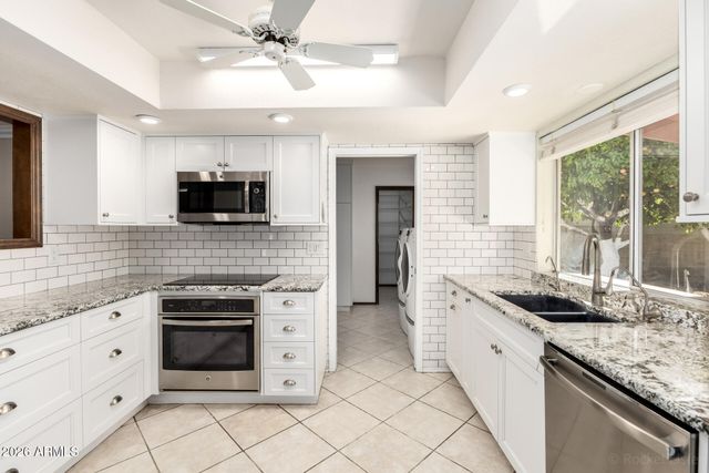 1549 E GREENWAY Street, Mesa, AZ 85203