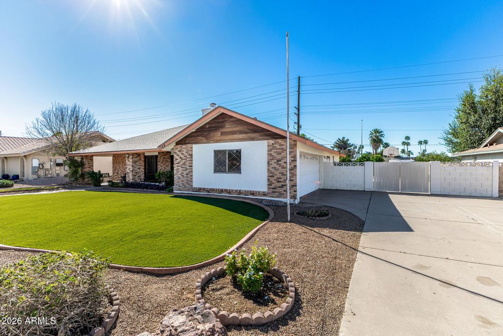 1549 E GREENWAY Street, Mesa, AZ 85203