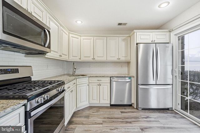 3 TATTERSALL DR, Burlington, NJ 08016