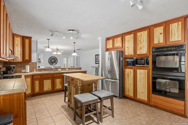 708 Mockingbird Lane, Kerrville, TX 78028