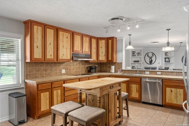 708 Mockingbird Lane, Kerrville, TX 78028