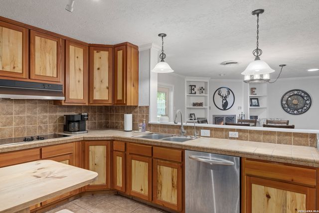 708 Mockingbird Lane, Kerrville, TX 78028