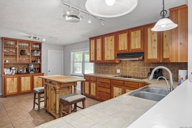 708 Mockingbird Lane, Kerrville, TX 78028