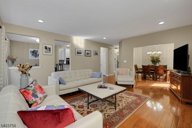 12 Glades Dr, Denville Twp., NJ 07834