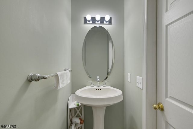 12 Glades Dr, Denville Twp., NJ 07834