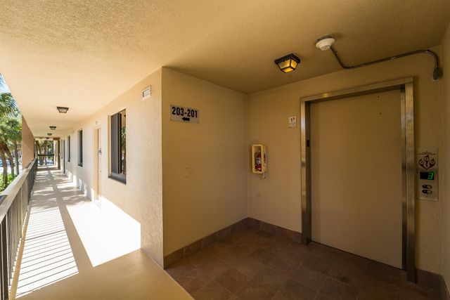 2501 Marina Isle Way 203, Jupiter, FL 33477