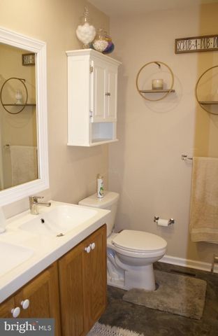 8 BRIER AVE, Wilmington, DE 19805