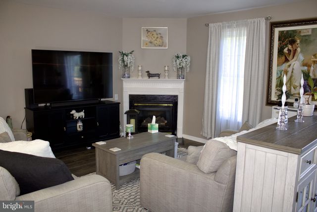 8 BRIER AVE, Wilmington, DE 19805