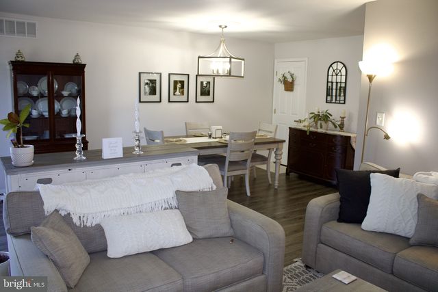 8 BRIER AVE, Wilmington, DE 19805