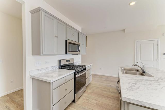 2235 Horseshoe Circle 2235, Naperville, IL 60564