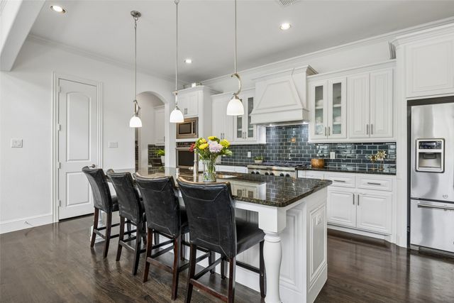 1022 Shadyside Lane, Dallas, TX 75223