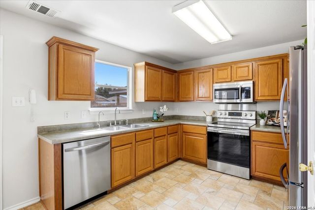 9738 Country Shadow, San Antonio, TX 78254