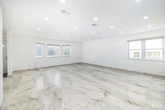 83 Arnold Court, East Rockaway, NY 11518