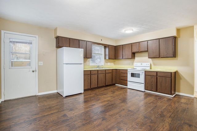 143 Floral Avenue, Plainwell, MI 49080