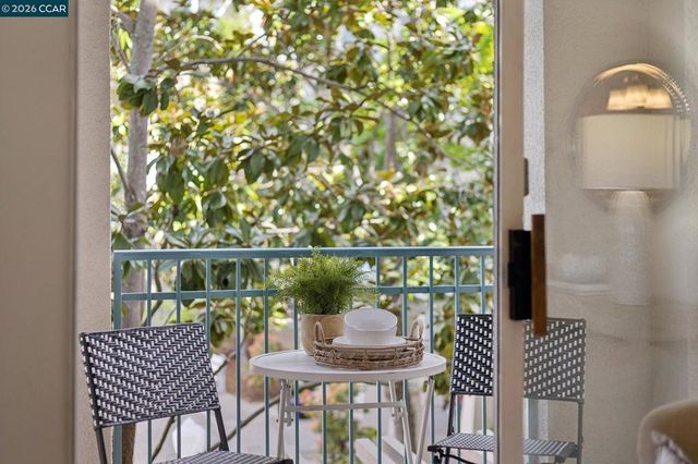 1840 Tice Creek 2217, Walnut Creek, CA 94595