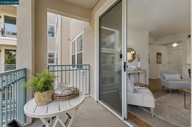 1840 Tice Creek 2217, Walnut Creek, CA 94595