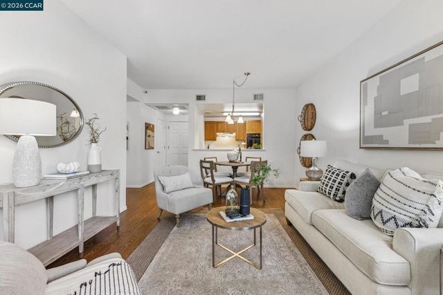 1840 Tice Creek 2217, Walnut Creek, CA 94595