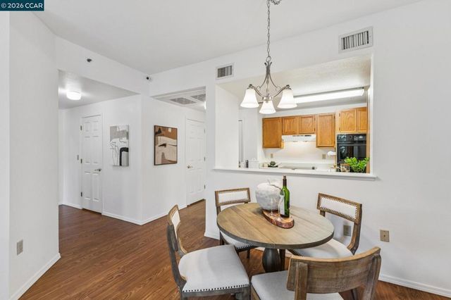 1840 Tice Creek 2217, Walnut Creek, CA 94595