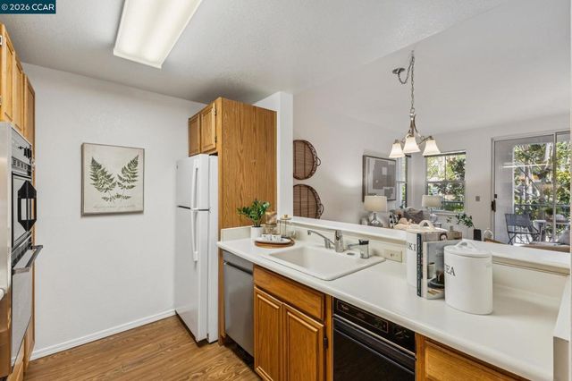 1840 Tice Creek 2217, Walnut Creek, CA 94595