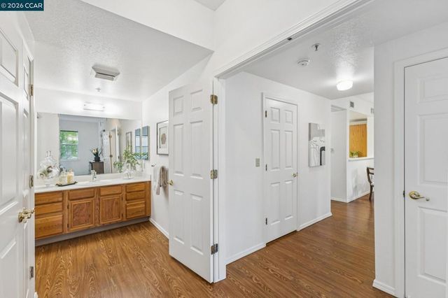 1840 Tice Creek 2217, Walnut Creek, CA 94595