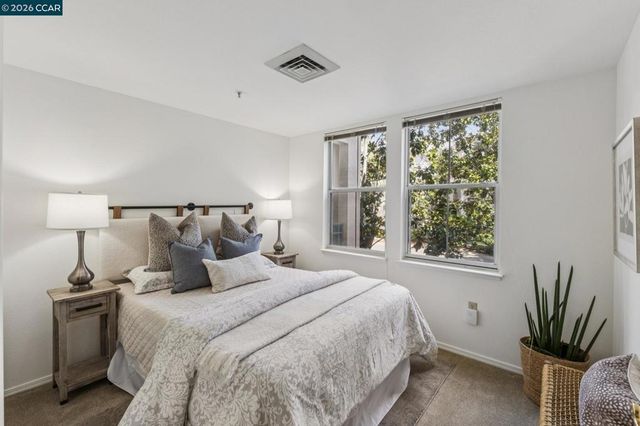 1840 Tice Creek 2217, Walnut Creek, CA 94595