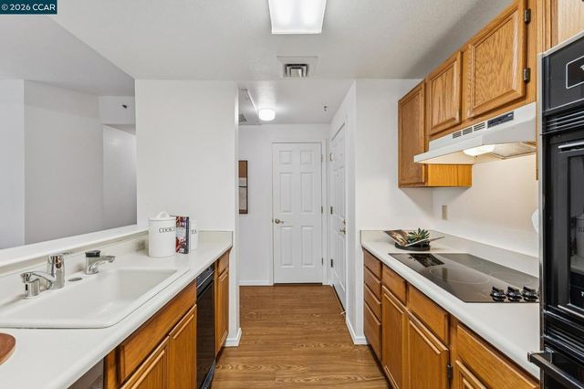 1840 Tice Creek 2217, Walnut Creek, CA 94595