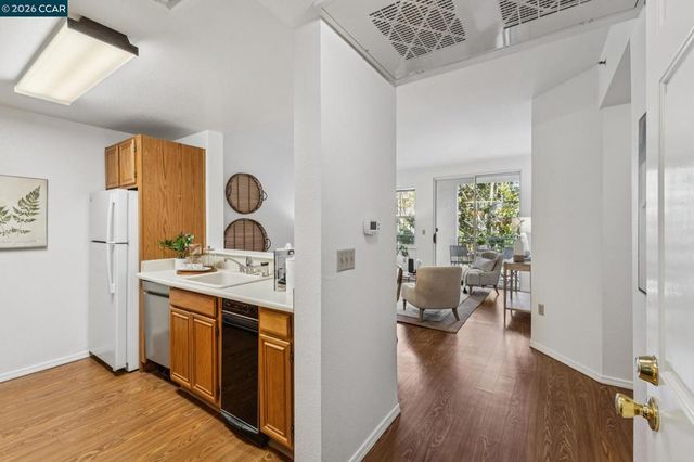 1840 Tice Creek 2217, Walnut Creek, CA 94595