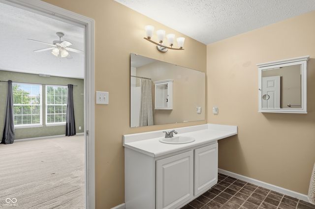 9220 N Coral Reef Road, Mccordsville, IN 46055