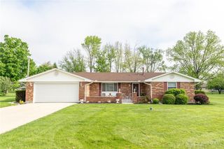 135 Coach Drive, Tipp City, OH 45371