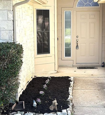 307 LAKEMONT DR, Hutto, TX 78634