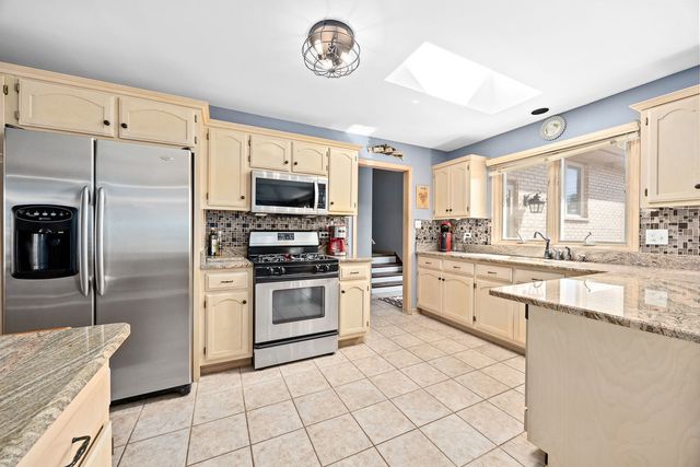 13201 Meadow Hill Lane, Lemont, IL 60439