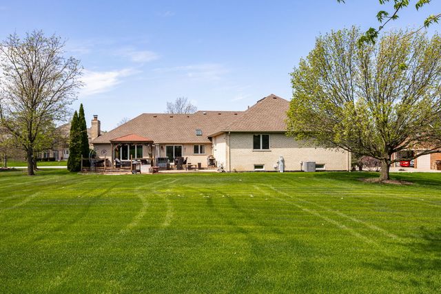 13201 Meadow Hill Lane, Lemont, IL 60439