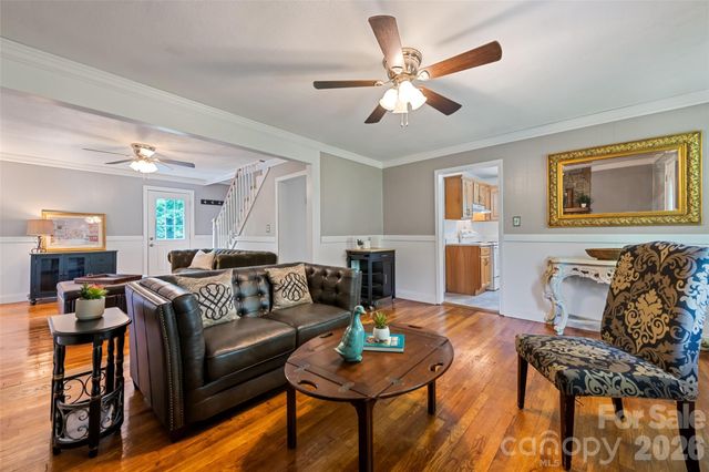 48 Medford Avenue, Waynesville, NC 28786