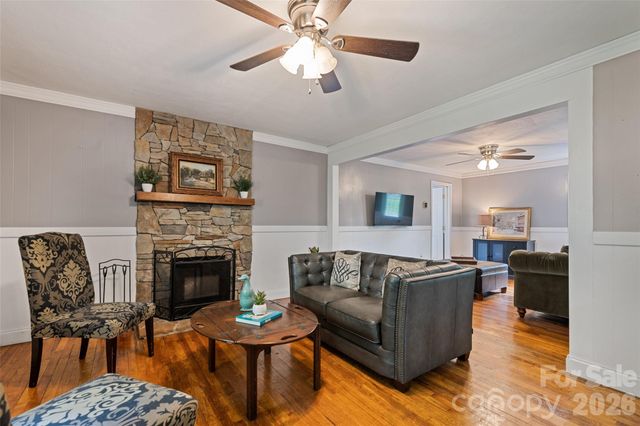 48 Medford Avenue, Waynesville, NC 28786