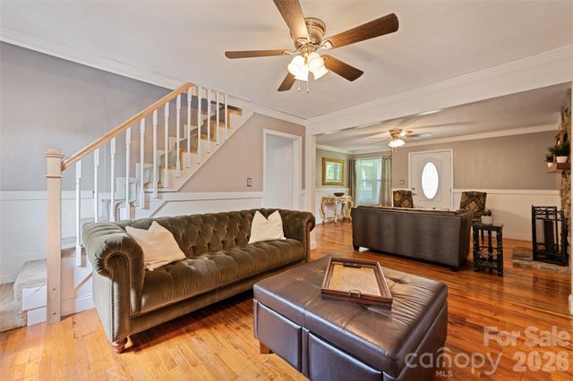 48 Medford Avenue, Waynesville, NC 28786