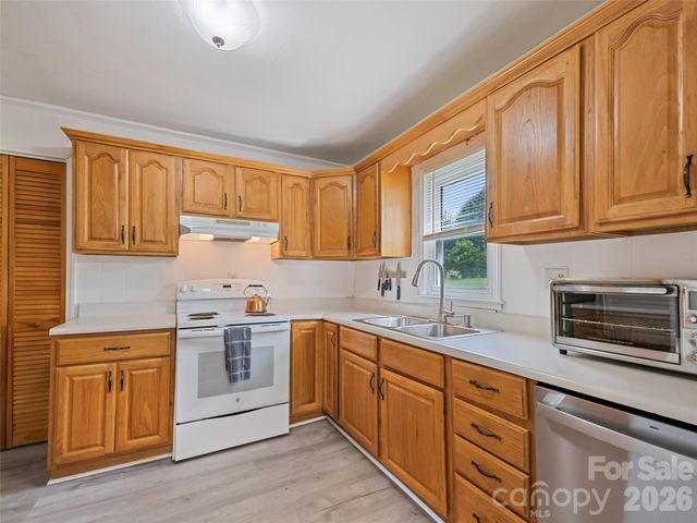 48 Medford Avenue, Waynesville, NC 28786