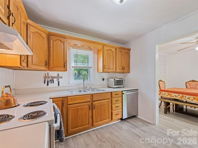 48 Medford Avenue, Waynesville, NC 28786