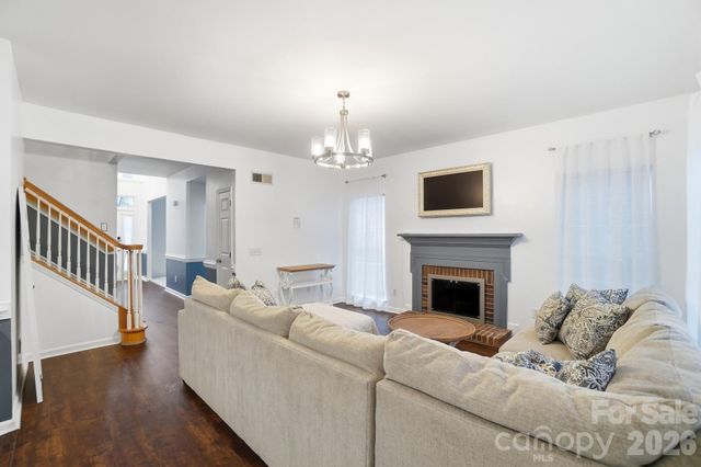 8725 Londonshire Drive, Charlotte, NC 28216