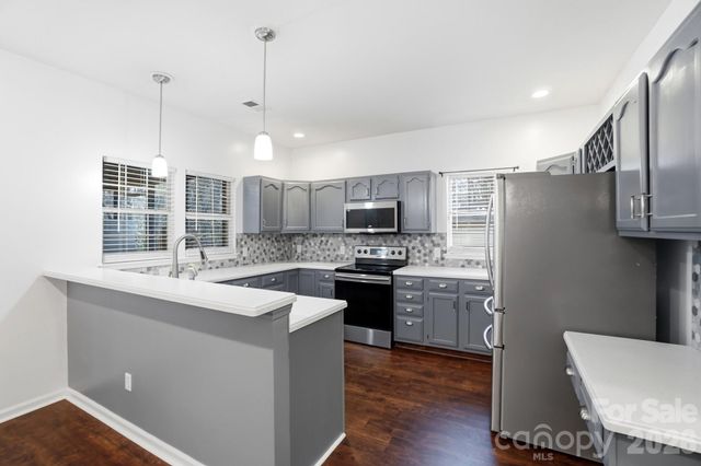 8725 Londonshire Drive, Charlotte, NC 28216