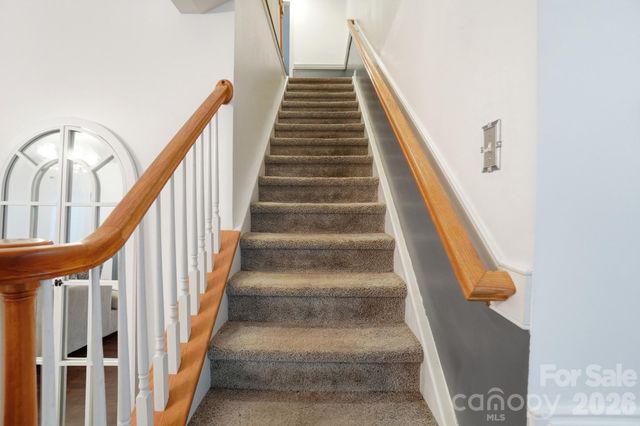 8725 Londonshire Drive, Charlotte, NC 28216